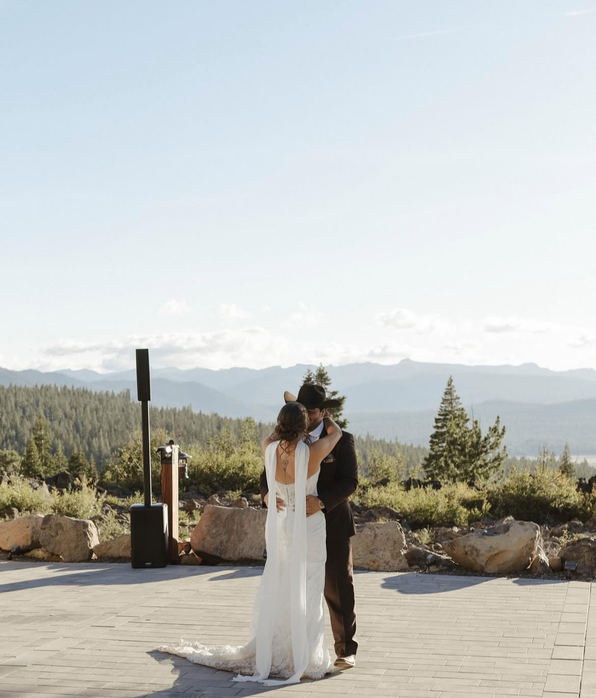Beautiful wedding moment in the Sierra foothills